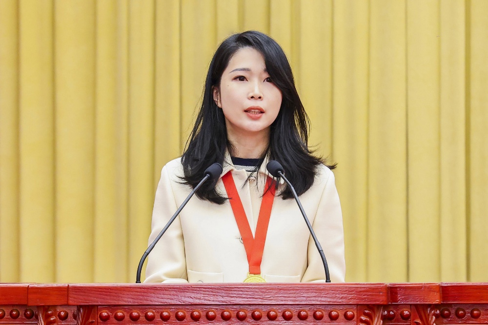 蕾董社会主义事业优秀建设者-网站新闻