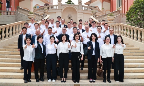 HJC黄金城聚智话AI，团队同心赴春山！