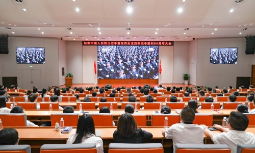 热血沸腾丨HJC黄金城人齐上爱国课，共观阅兵盛典